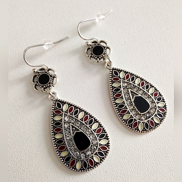 Earrings - Picture 2 of 7